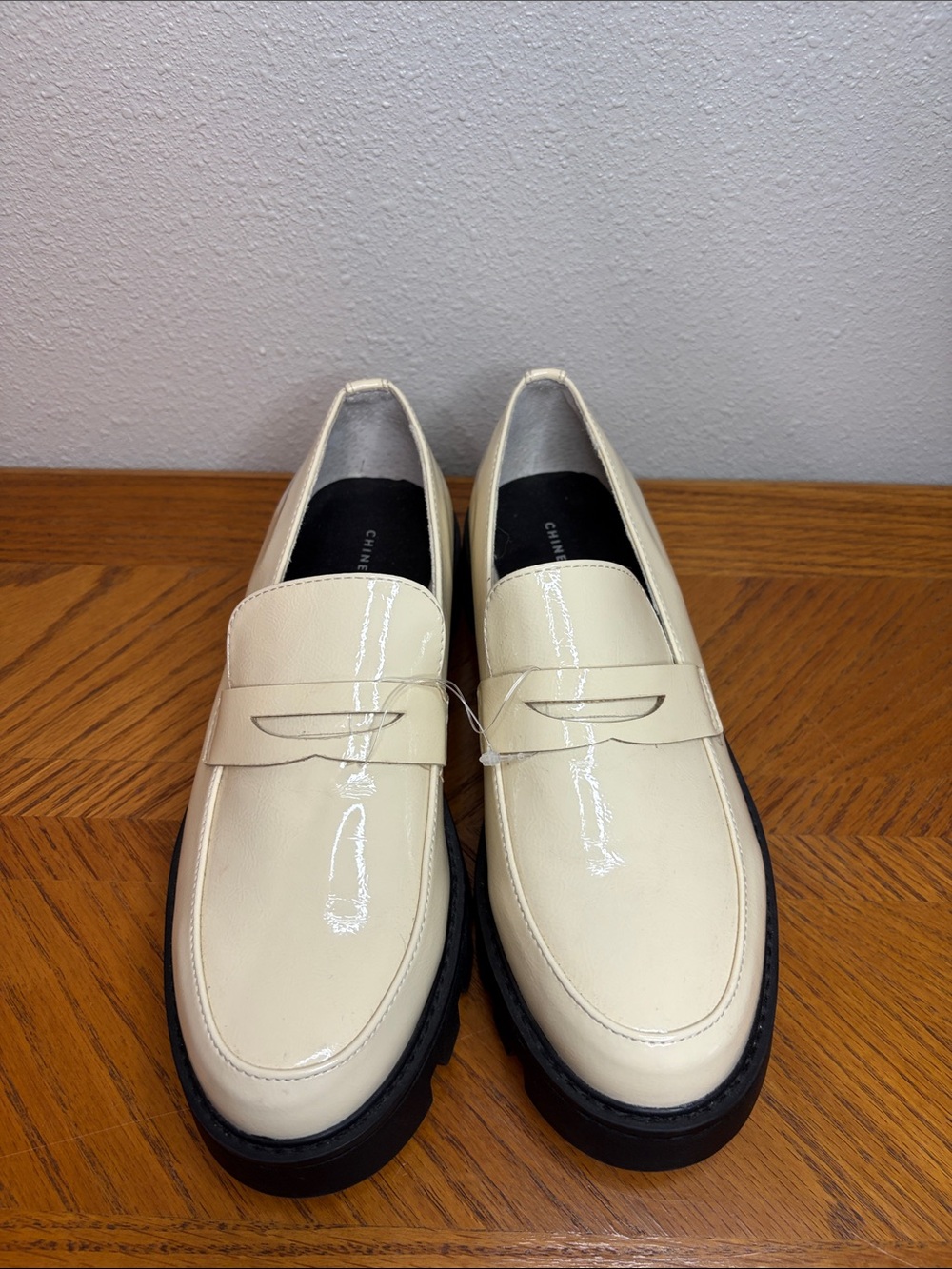 Chinese Laundry Cream Patent Penny Loafers with Chunky Black Sole Size 8.5 NWOT